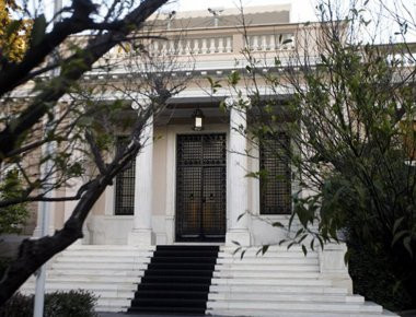 Κυβερνητικές πηγές: «Ο οδικός χάρτης που έχει συμφωνηθεί με τους εταίρους δεν αμφισβητείται από κανέναν»